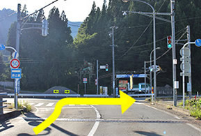 穴洞橋の信号を右折