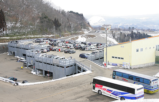 立体駐車場全景