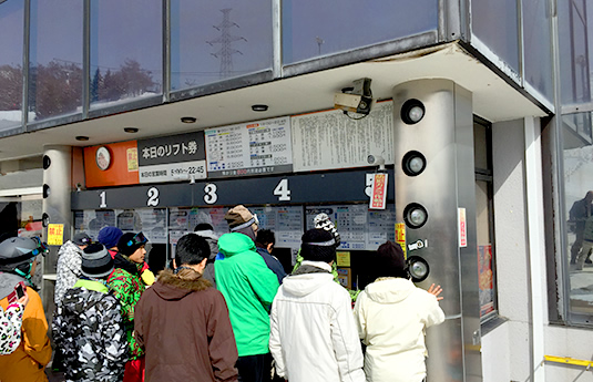 リフト券売所風景