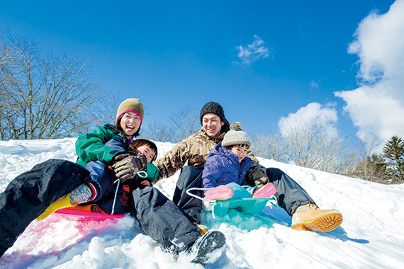 家族で遊ぶイメージ写真